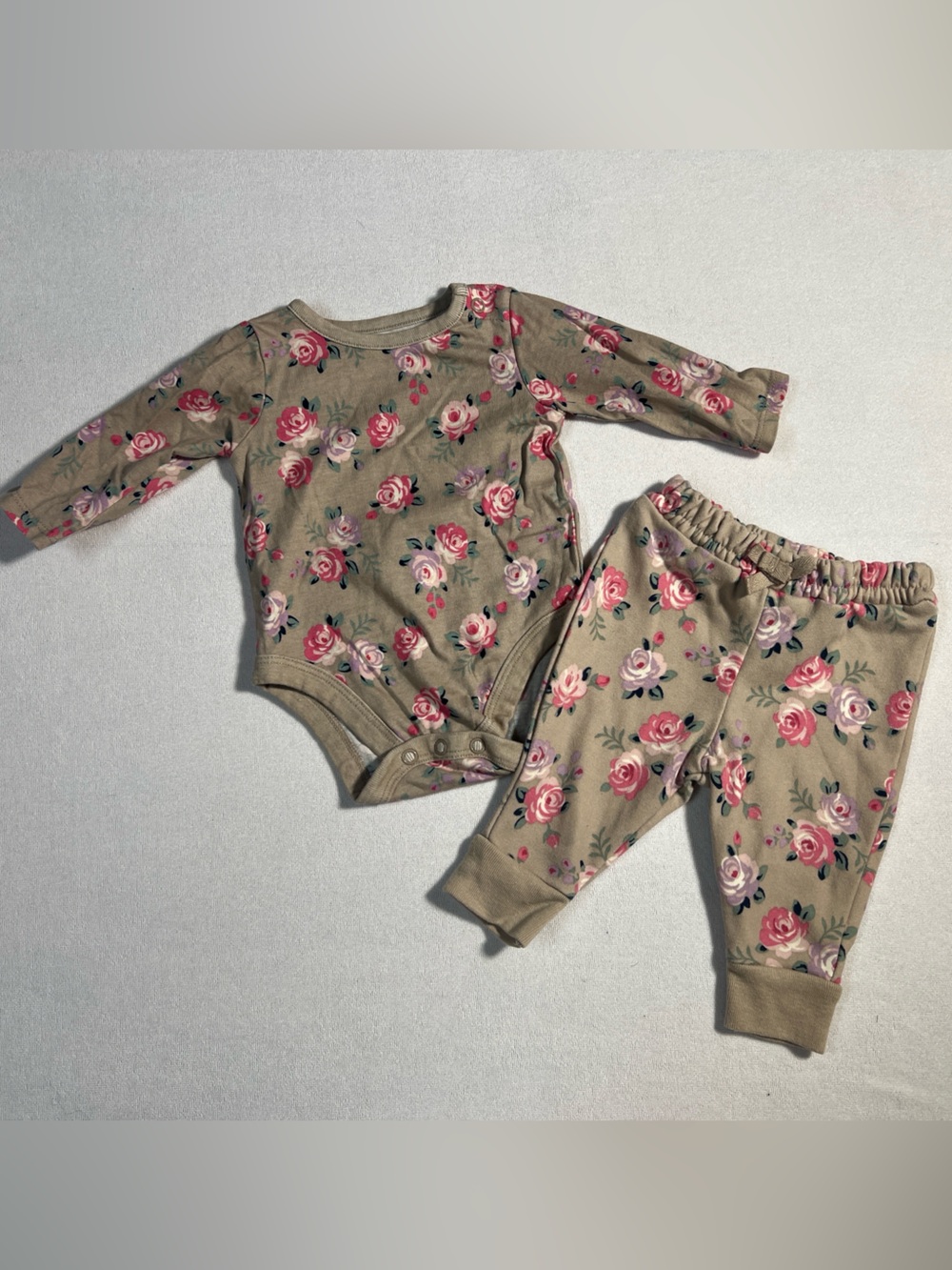 GARaNiMALS Baby Girl Floral Bodysuit & Jogger Set Taupe Pink 0-3 Months